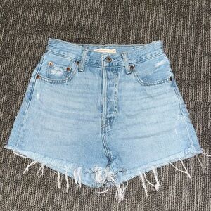 Levi Premium Ribcage shorts